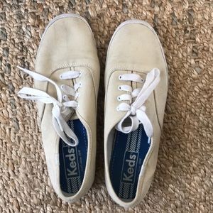 Cream keds!